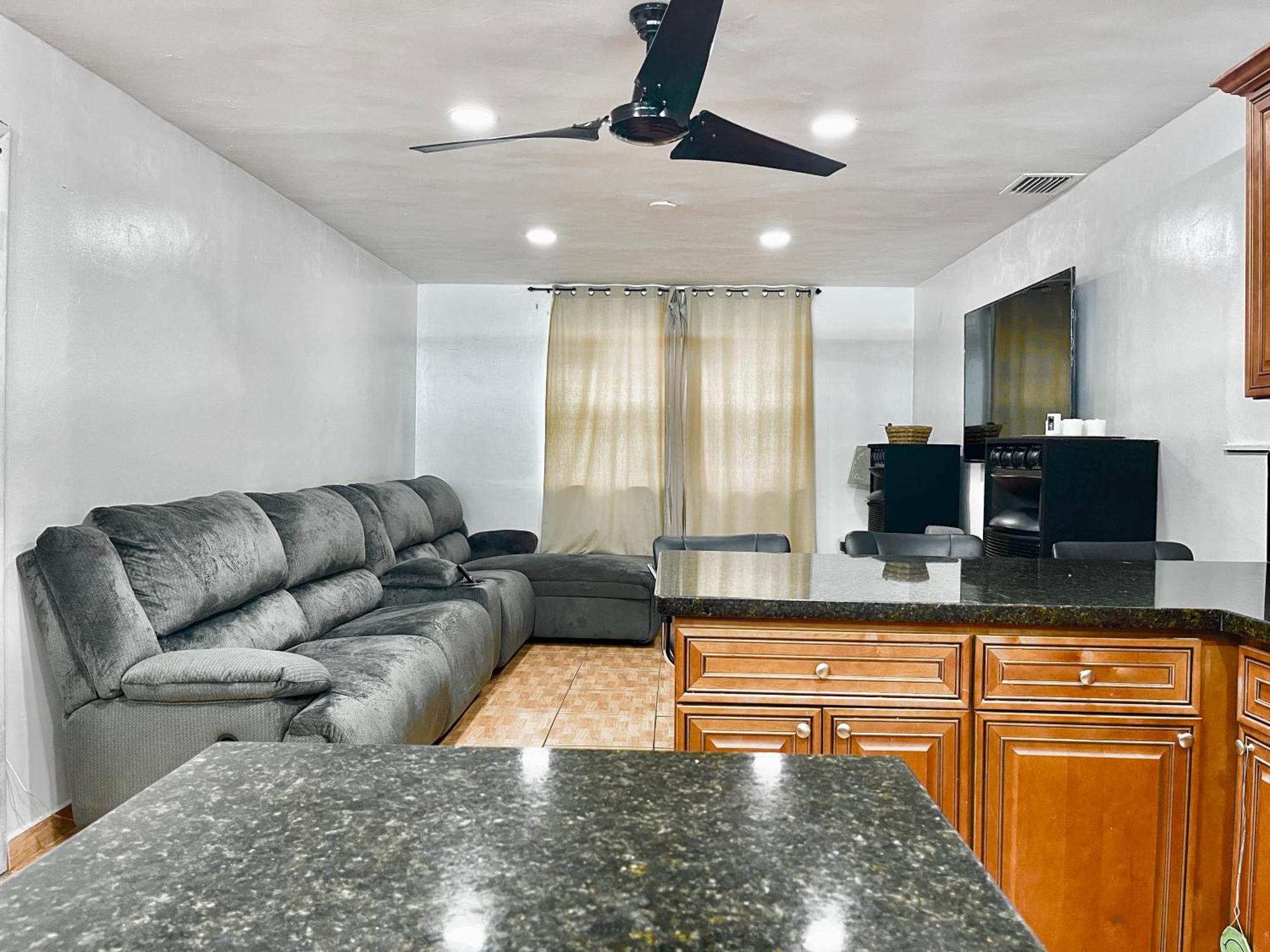 Akeyi Miami305 Private Bedrooms المظهر الخارجي الصورة